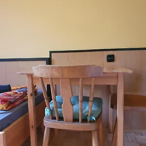 Affordable Central Rooms, 10-min To Lugner City Vienna